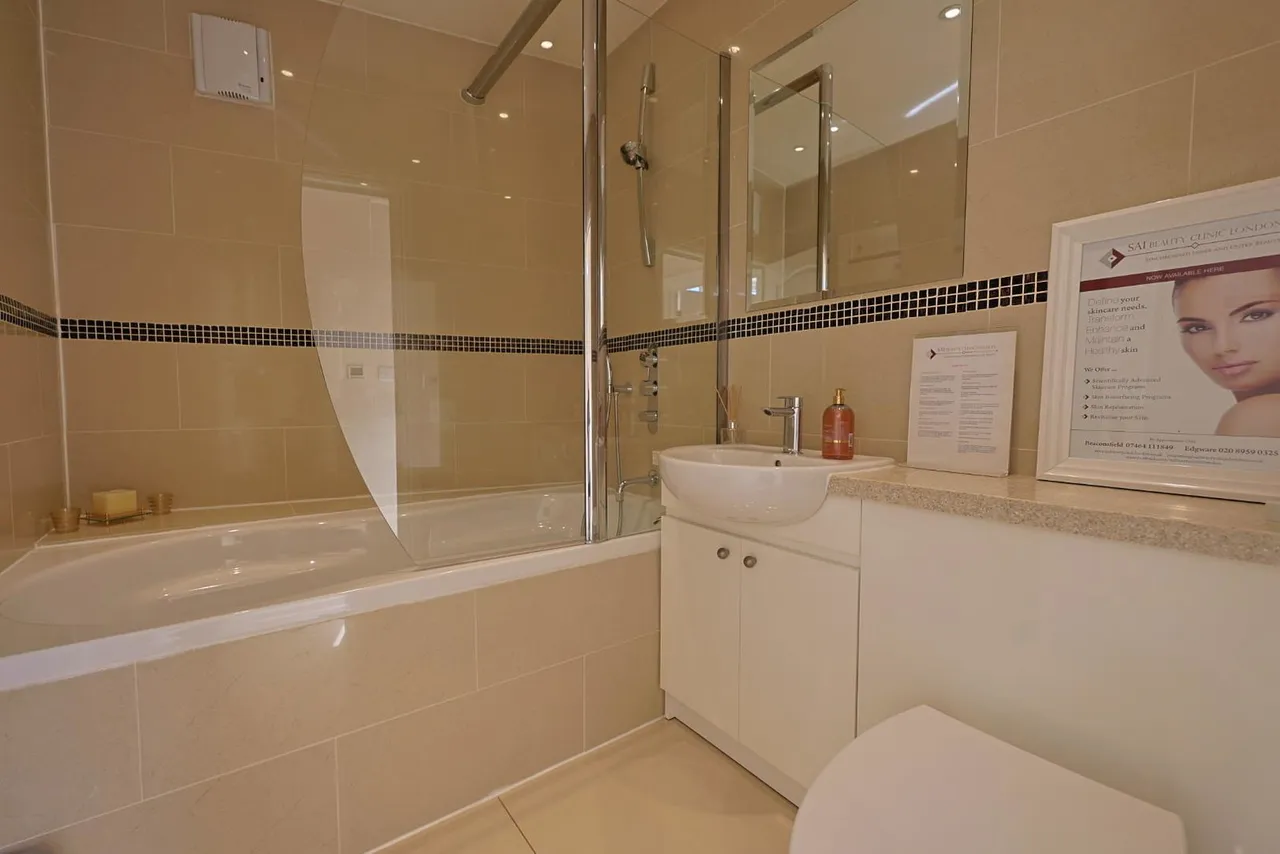 Langley Crescent, Edgware, photo 15
