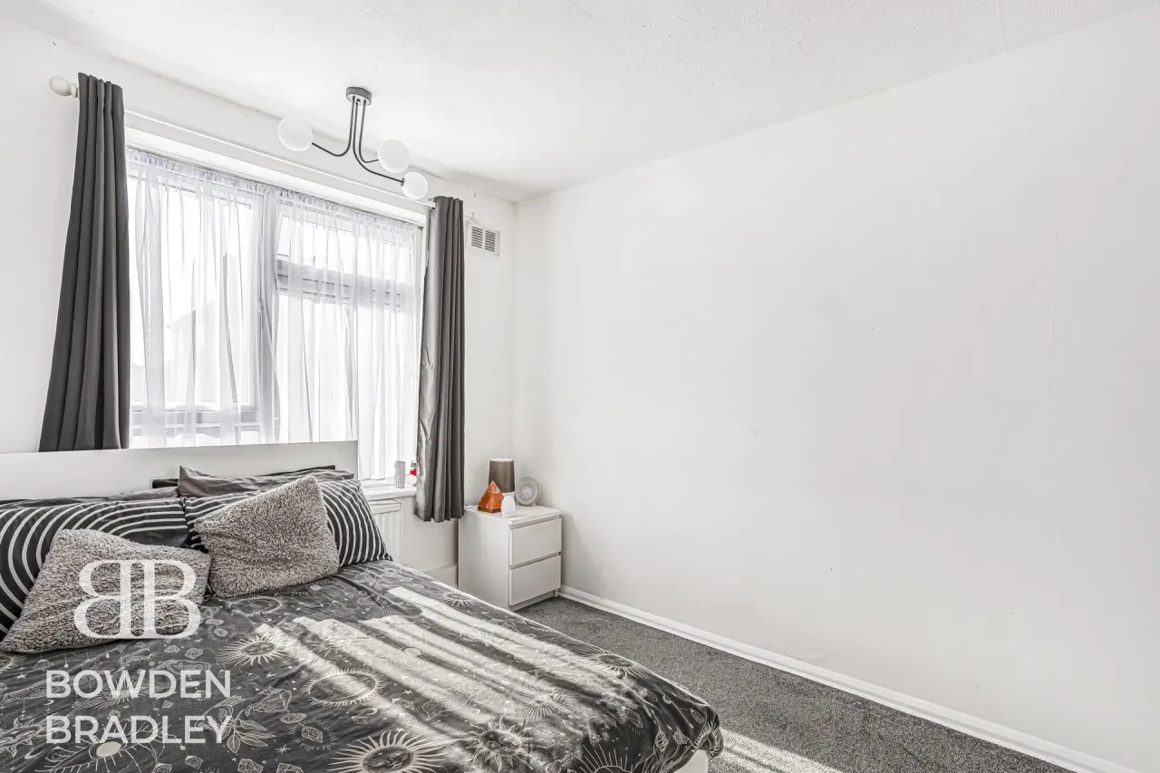 Manford Cross, Chigwell, IG7, photo 8