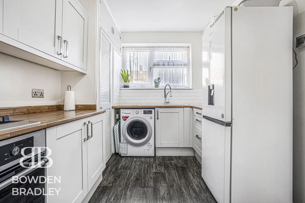 Manford Cross, Chigwell, IG7, photo 4