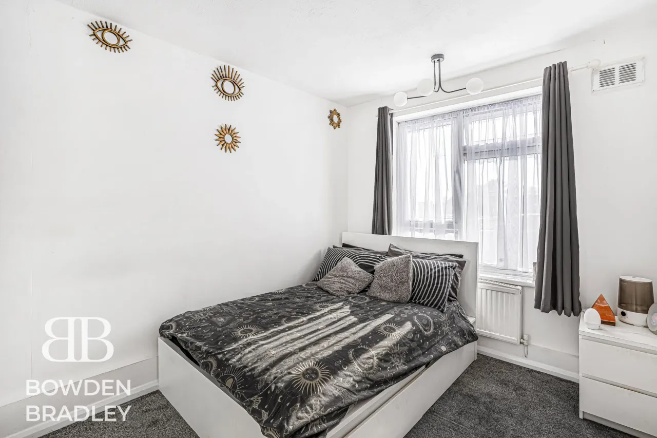 Manford Cross, Chigwell, IG7, photo 7