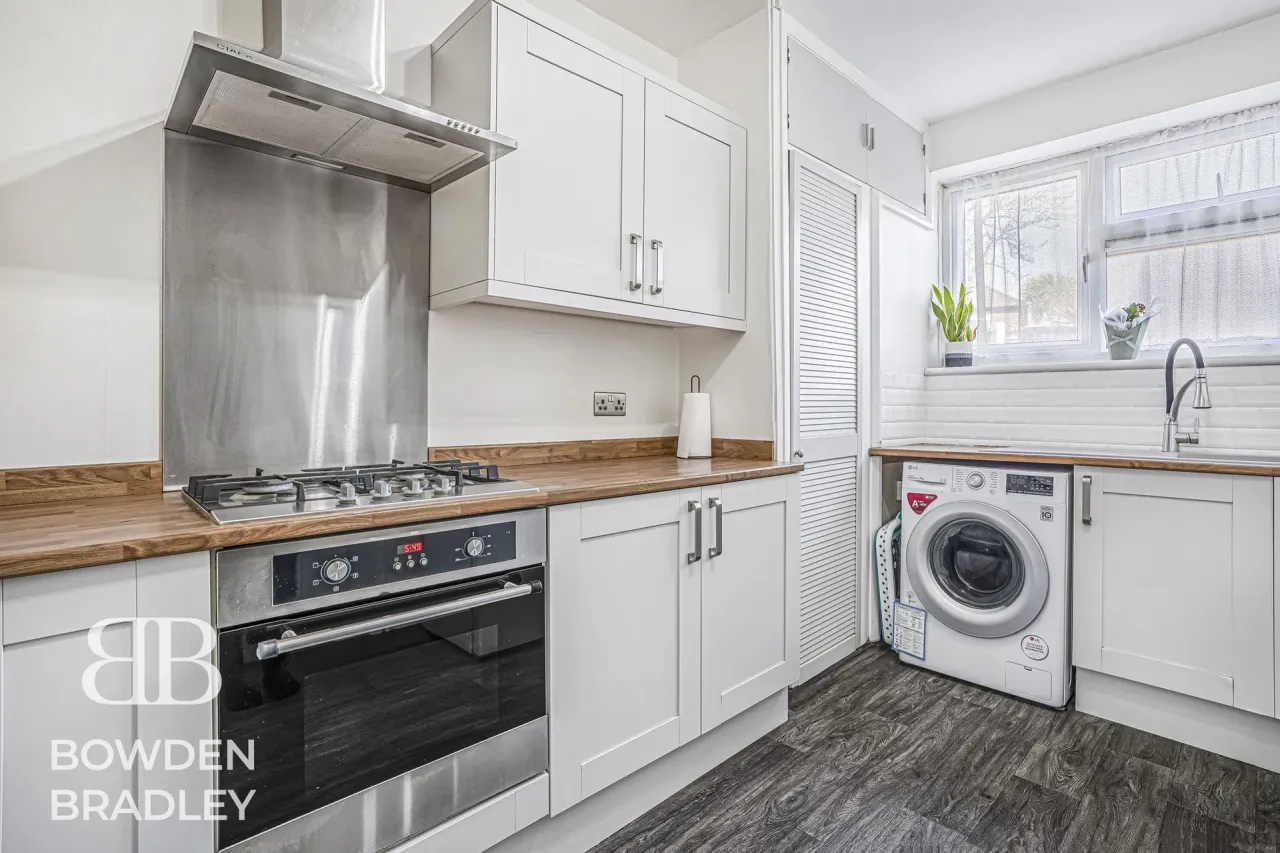 Manford Cross, Chigwell, IG7, photo 5