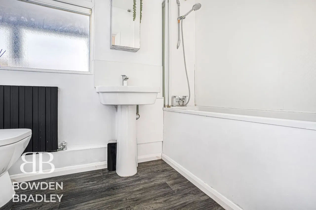 Manford Cross, Chigwell, IG7, photo 10