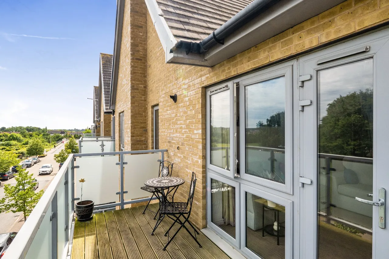 2 bed flat for sale, Repton Avenue, Ashford, TN23