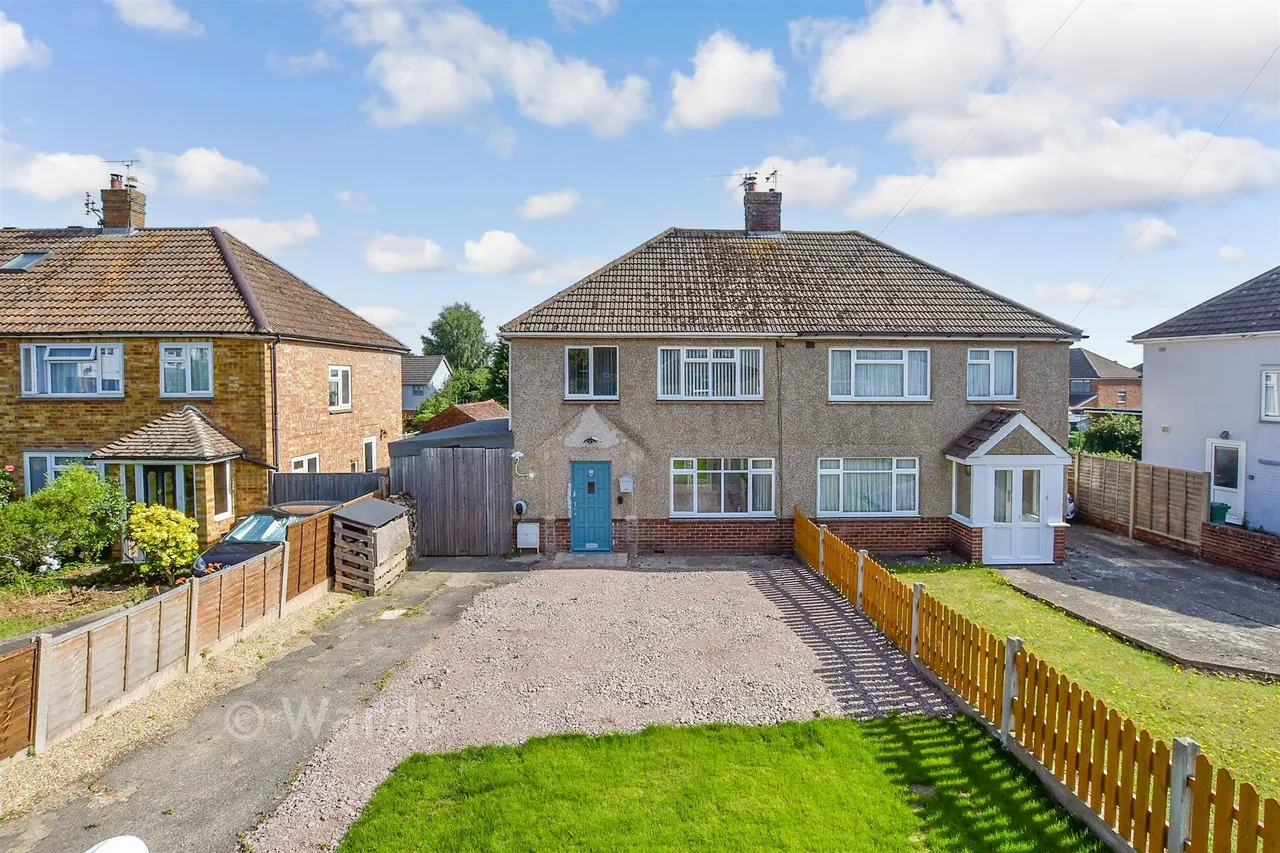 3 bed house for sale, Heathside Avenue, Coxheath, ME17