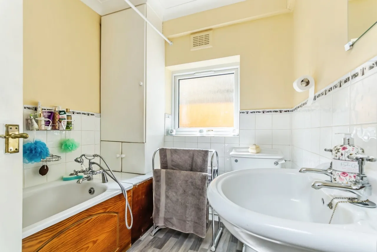 Lenham Road, THORNTON HEATH, Surrey, CR7, photo 15