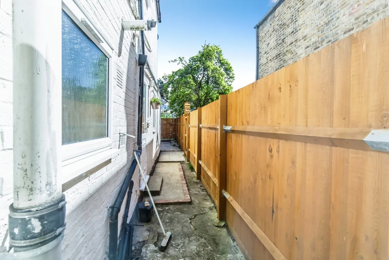 Lenham Road, THORNTON HEATH, Surrey, CR7, photo 17