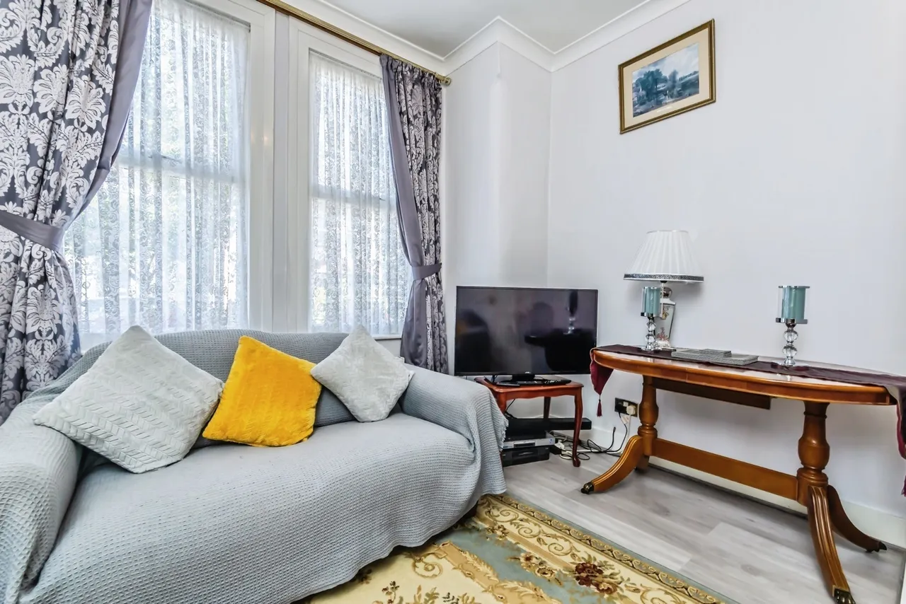 Lenham Road, THORNTON HEATH, Surrey, CR7, photo 3