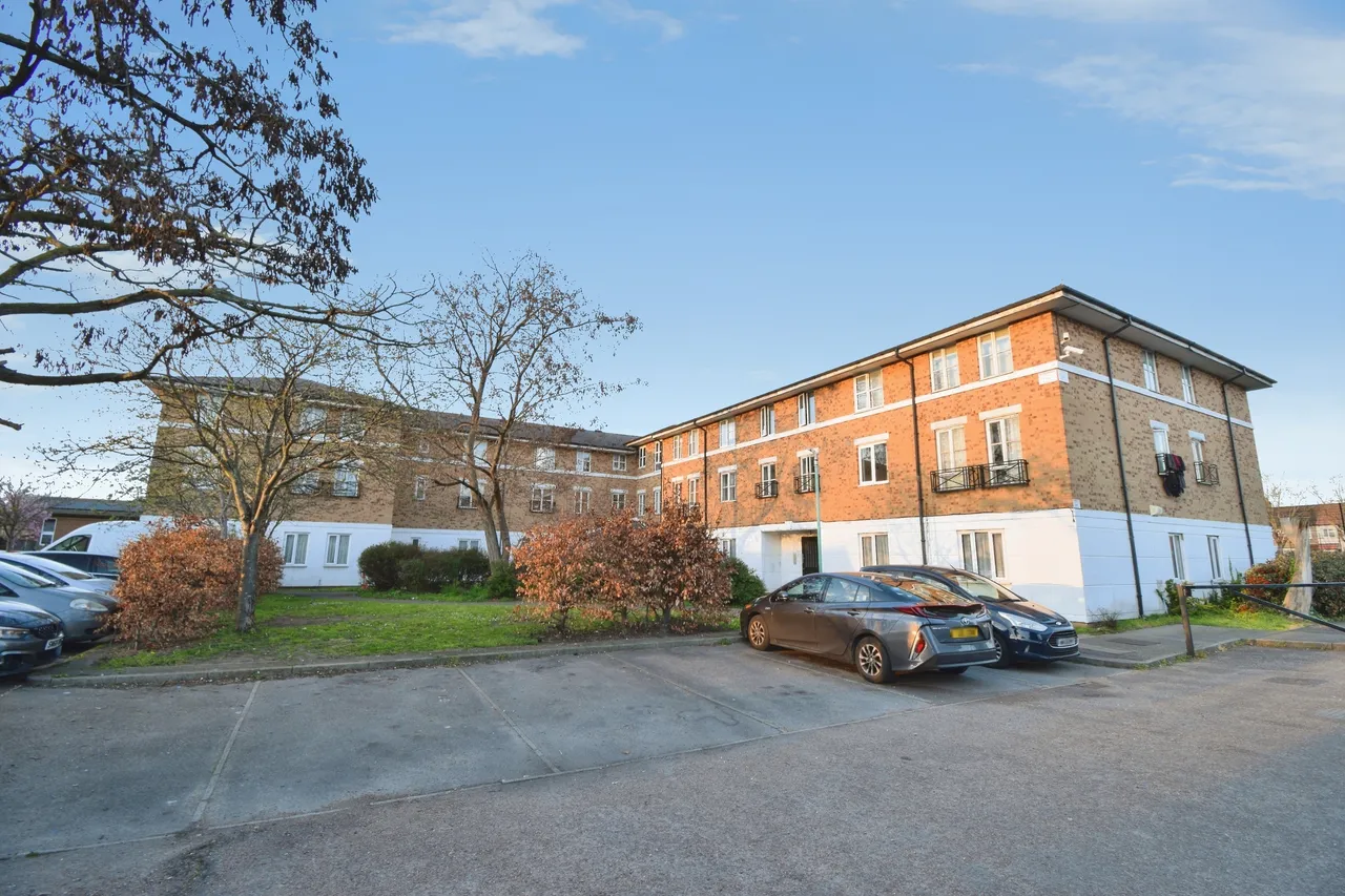 Forsythia Close, Ilford, IG1, photo 16