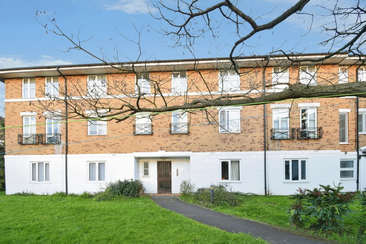 Forsythia Close, Ilford, IG1, photo 4