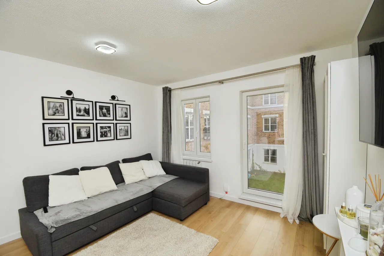 Forsythia Close, Ilford, IG1, photo 2