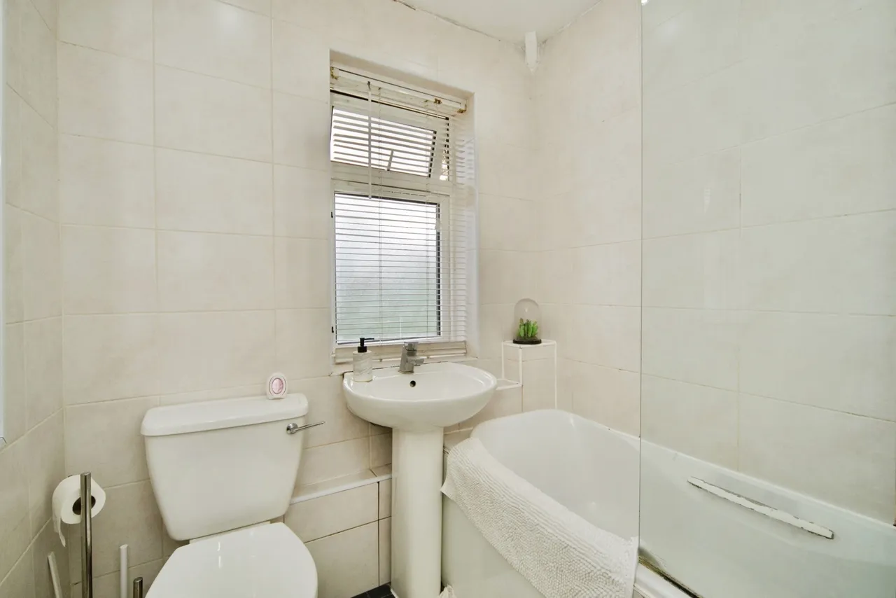 Oxlow Lane, Dagenham, ESSEX, RM9, photo 7