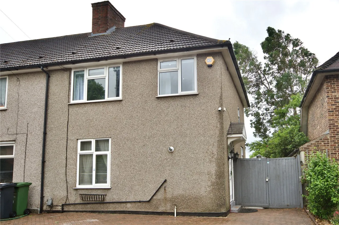 3 bed house for sale — Oxlow Lane, Dagenham, ESSEX, RM9