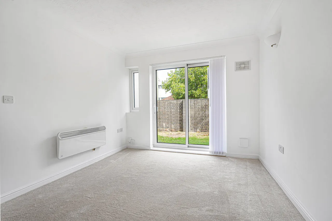 Kempton Avenue, Sunbury-on-Thames, TW16, photo 8