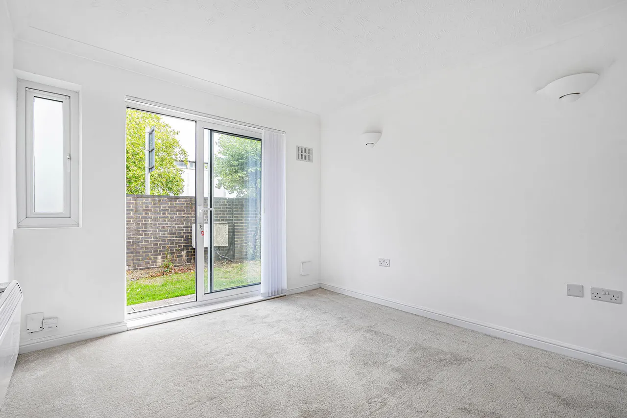 Kempton Avenue, Sunbury-on-Thames, TW16, photo 9