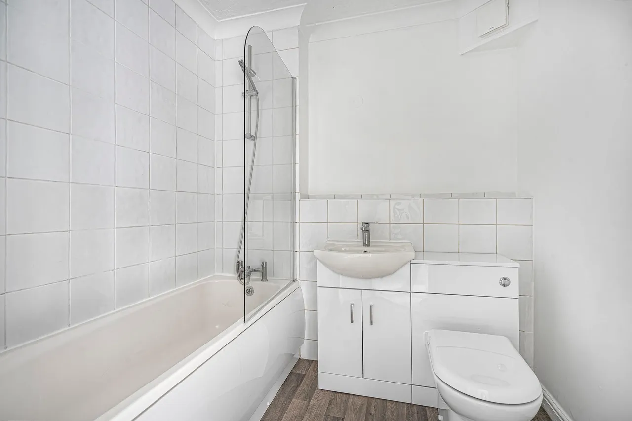 Kempton Avenue, Sunbury-on-Thames, TW16, photo 5