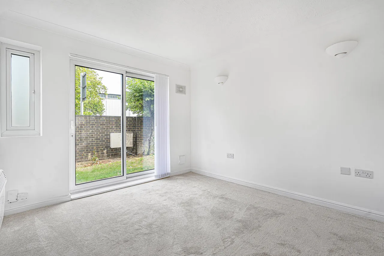 Kempton Avenue, Sunbury-on-Thames, TW16, photo 4