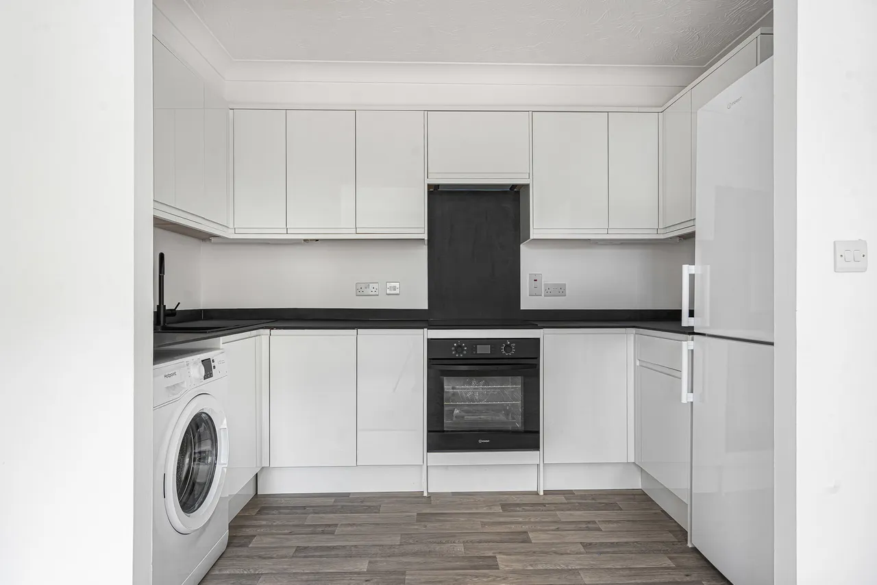 Kempton Avenue, Sunbury-on-Thames, TW16, photo 3