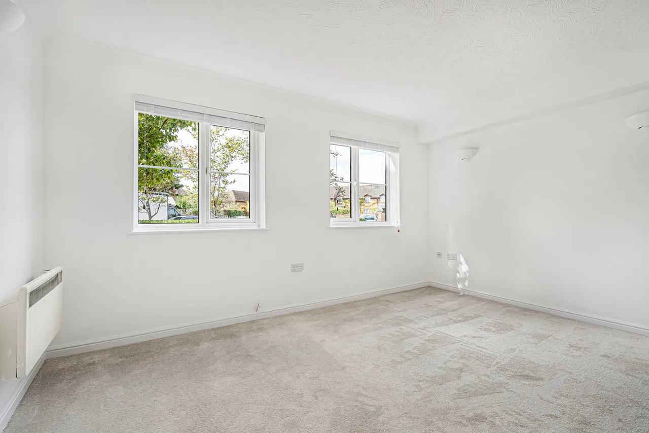Kempton Avenue, Sunbury-on-Thames, TW16, photo 11