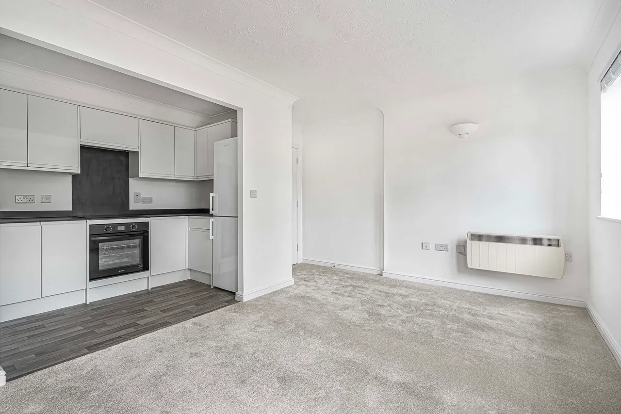 Kempton Avenue, Sunbury-on-Thames, TW16, photo 7