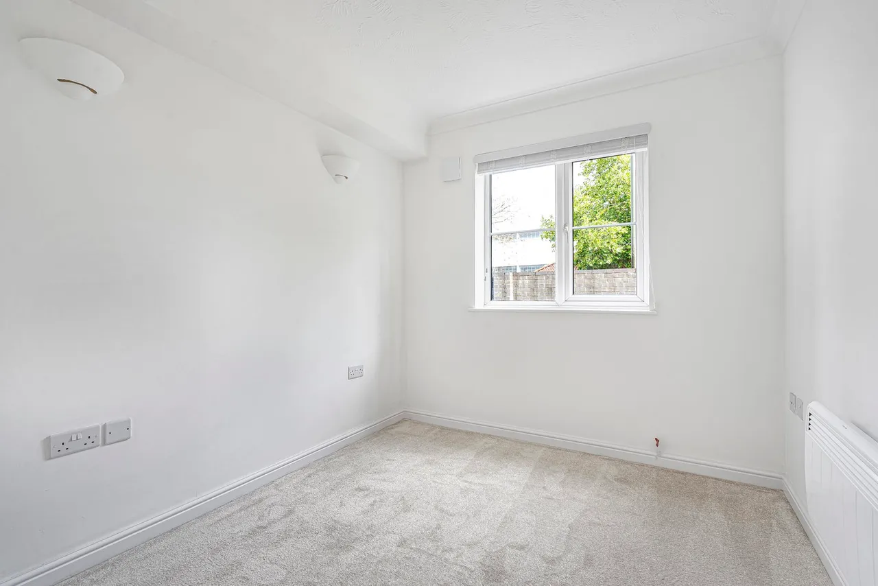 Kempton Avenue, Sunbury-on-Thames, TW16, photo 10