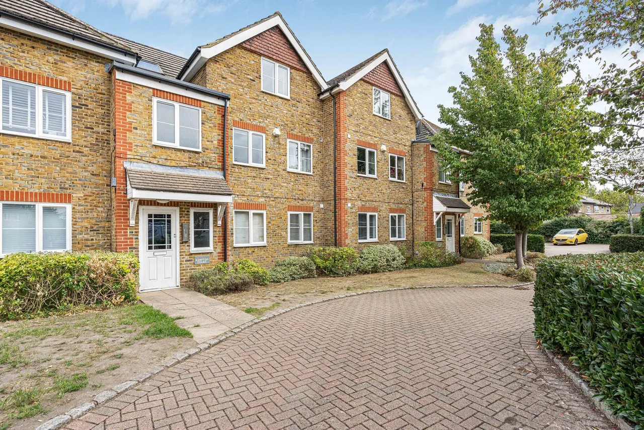 Kempton Avenue, Sunbury-on-Thames, TW16, photo 12