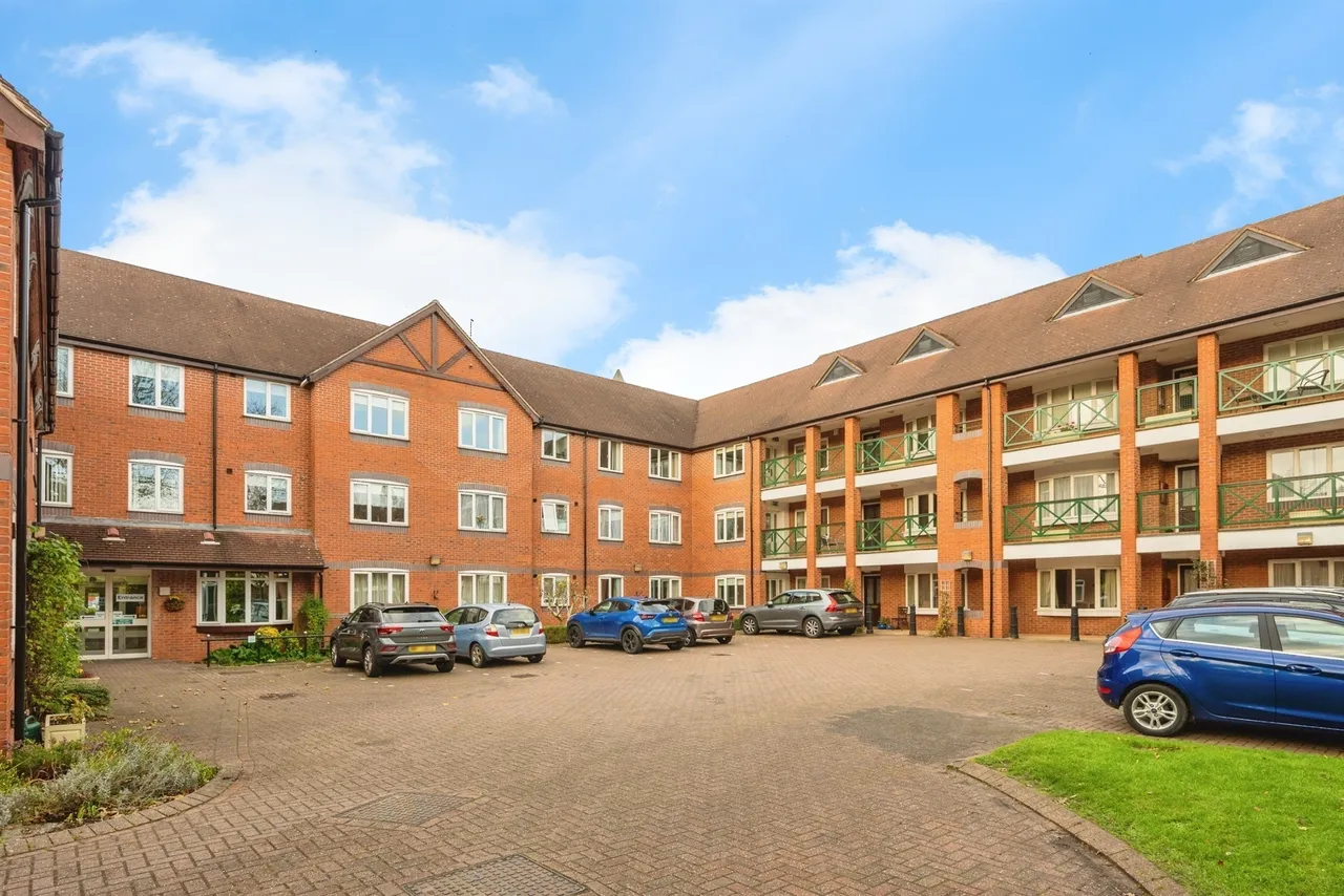 2 bed flat for sale, Deerhurst Court, Solihull, B91
