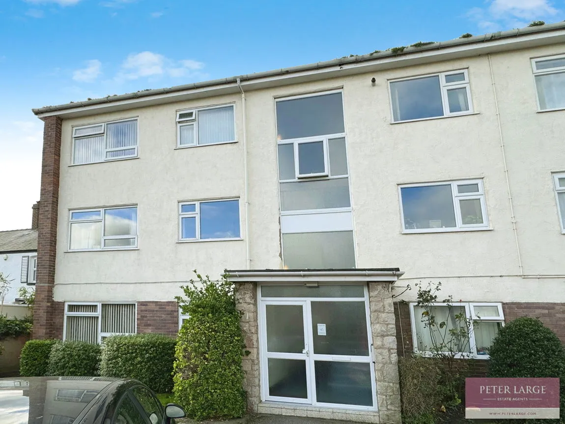 2 bed flat for sale — Russell Road, Rhyl, Denbighshire, LL18 3DW