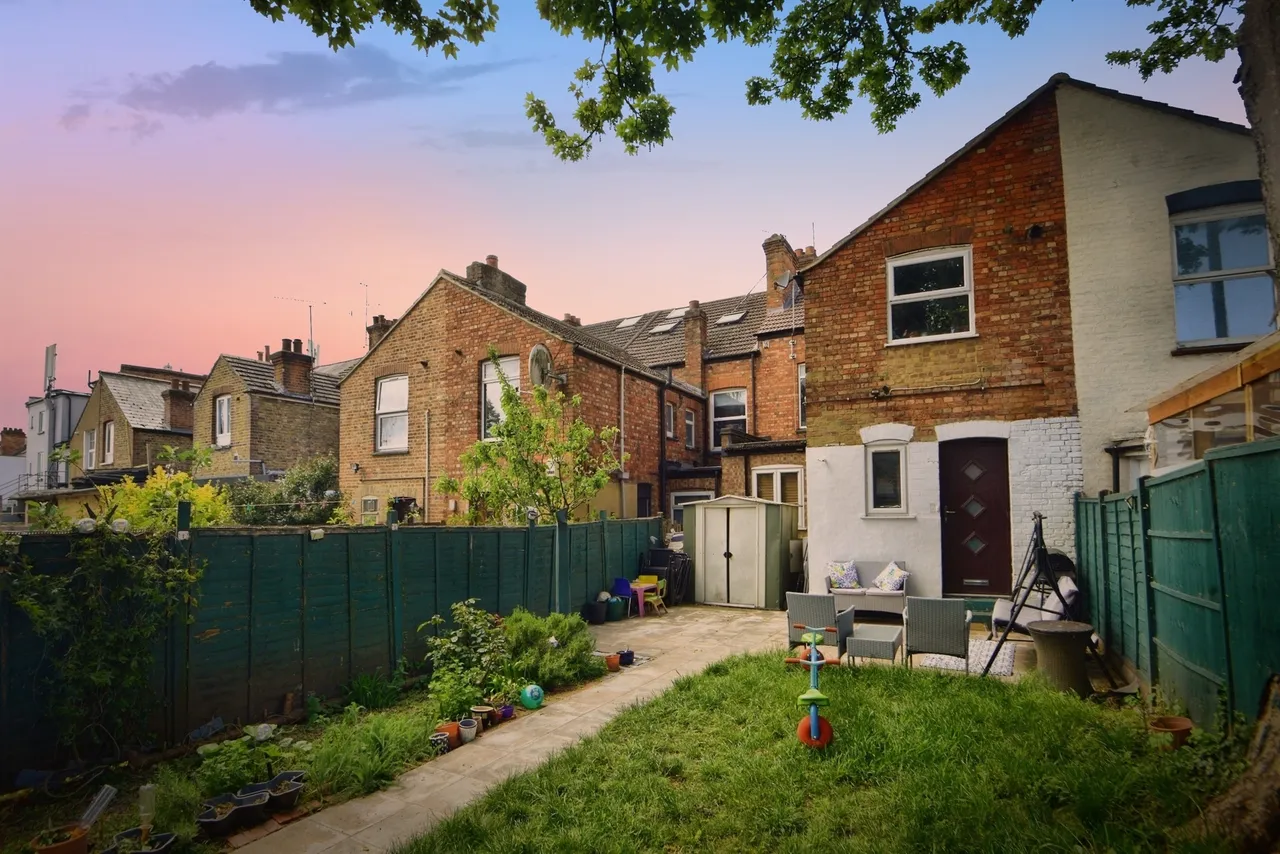 3 bed flat for sale — St Albans Road, Watford