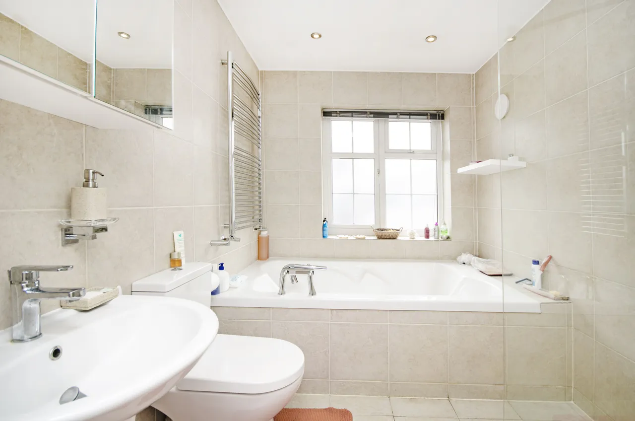 London, NW4, photo 11