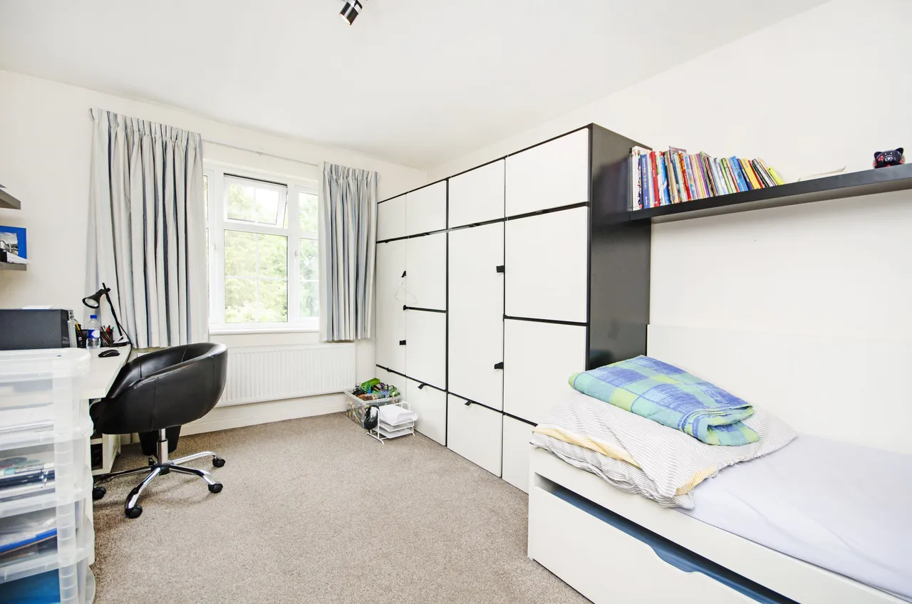 London, NW4, photo 8