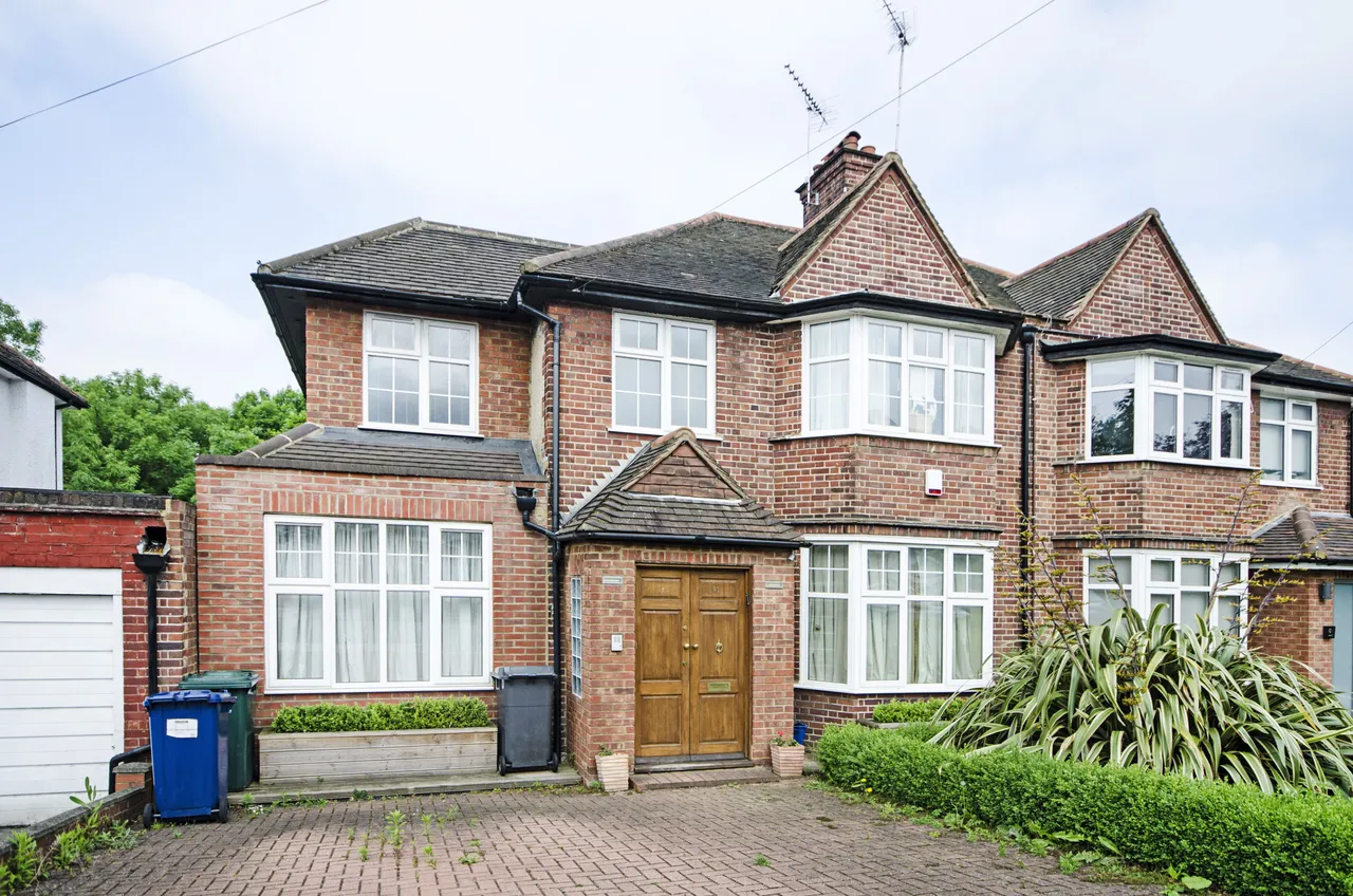 4 bed house for sale, London, NW4
