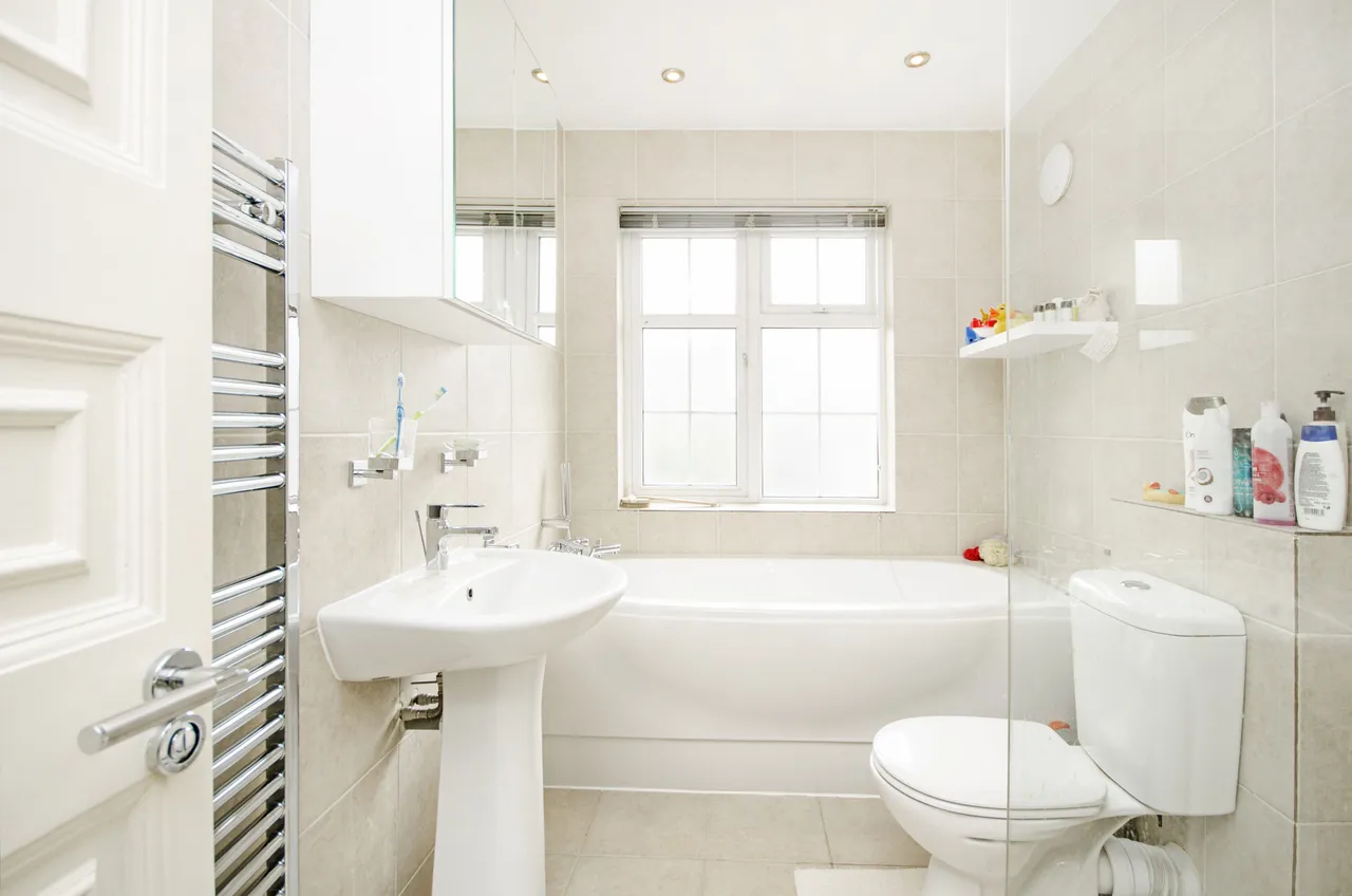 London, NW4, photo 7