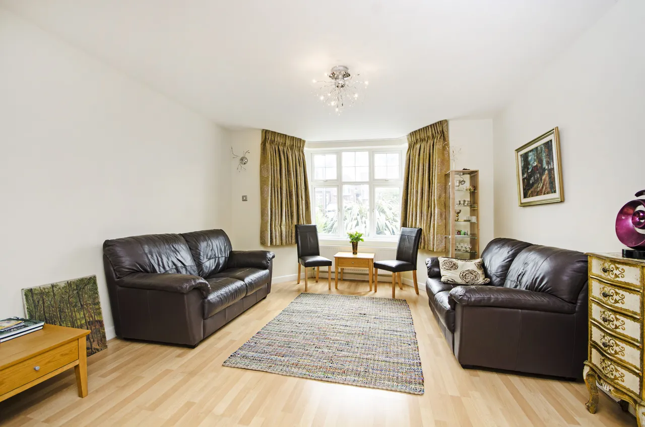 London, NW4, photo 2