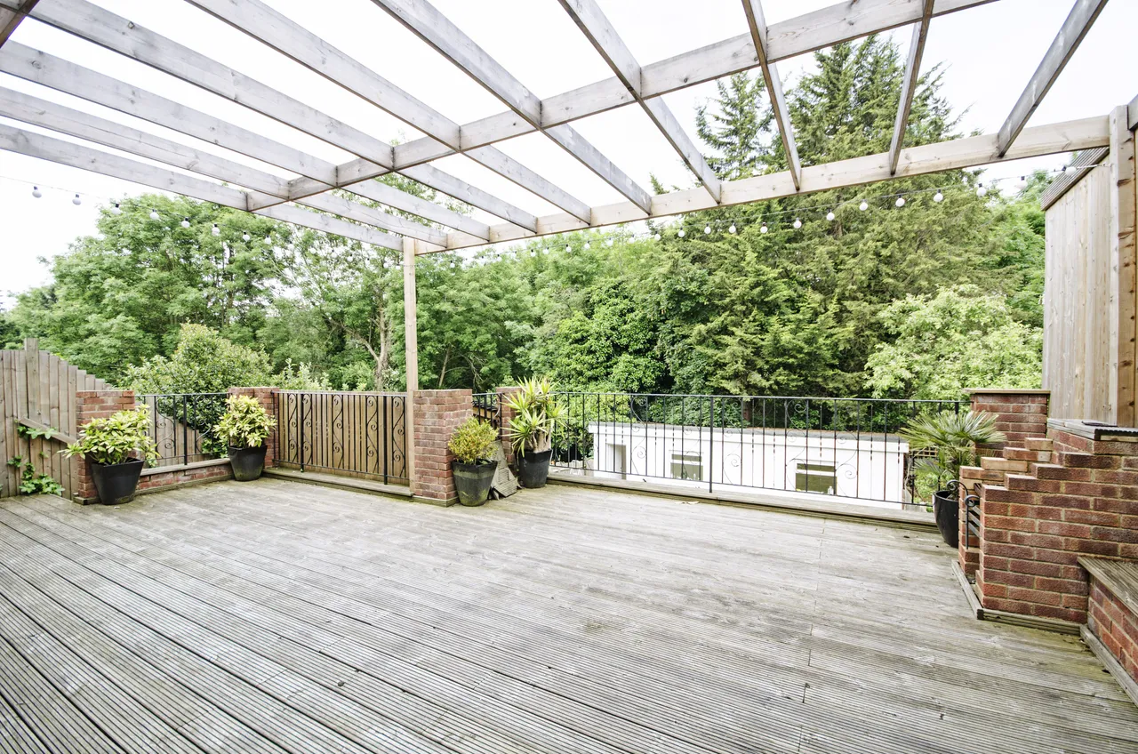 London, NW4, photo 15