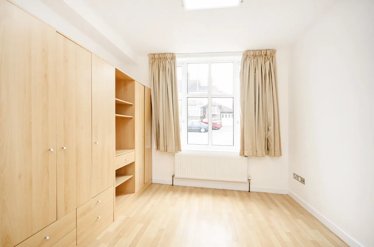 London, NW4, photo 12