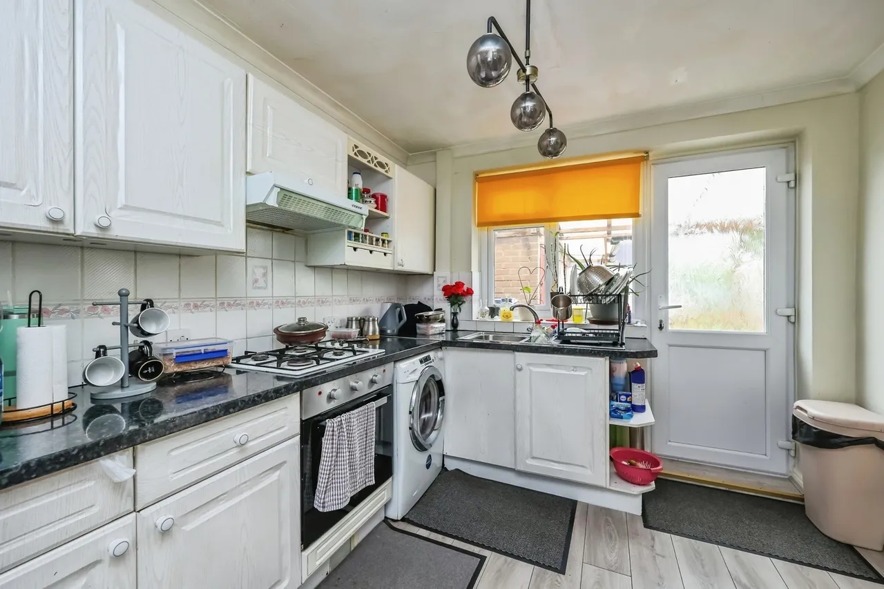 Brandish Crescent, Clifton, Nottingham, NG11, photo 2