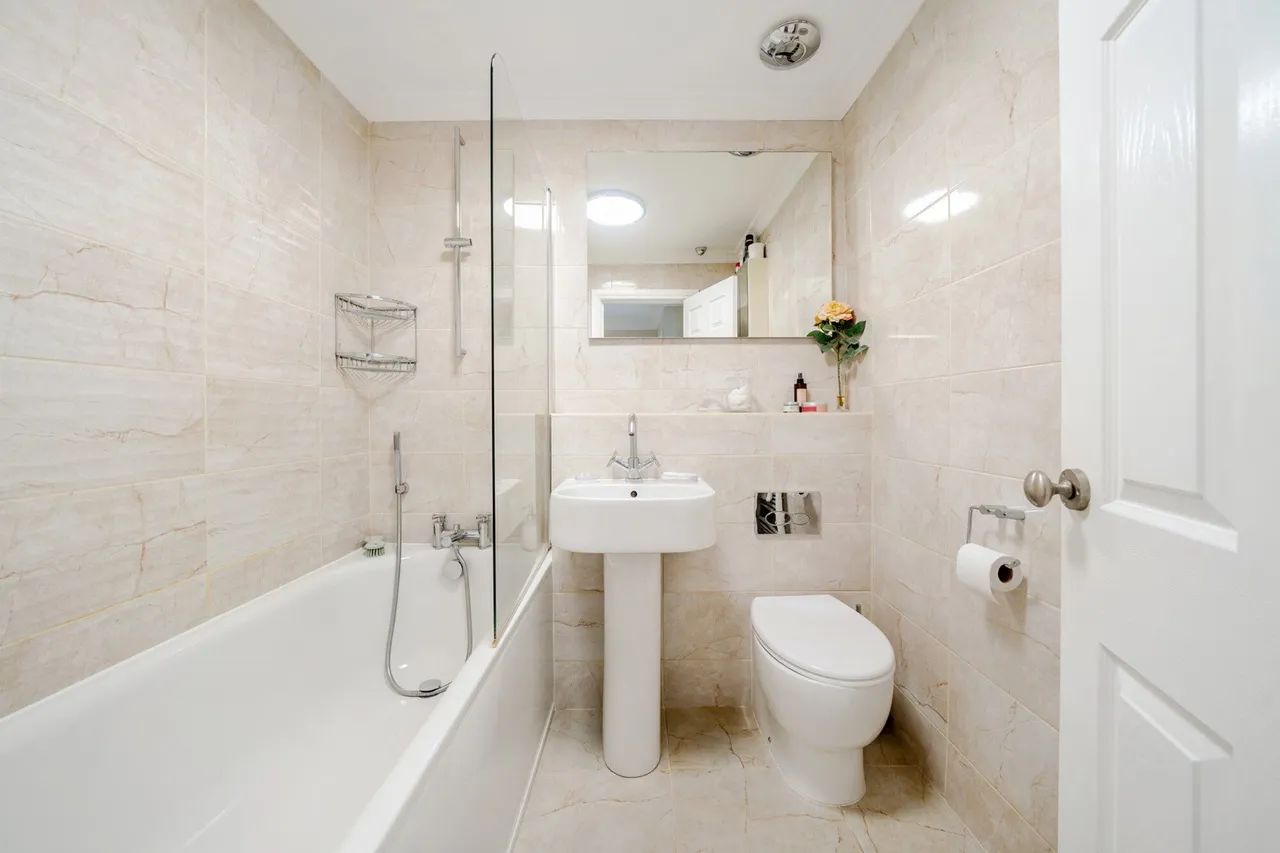 Lambourne Place, SE3, photo 11