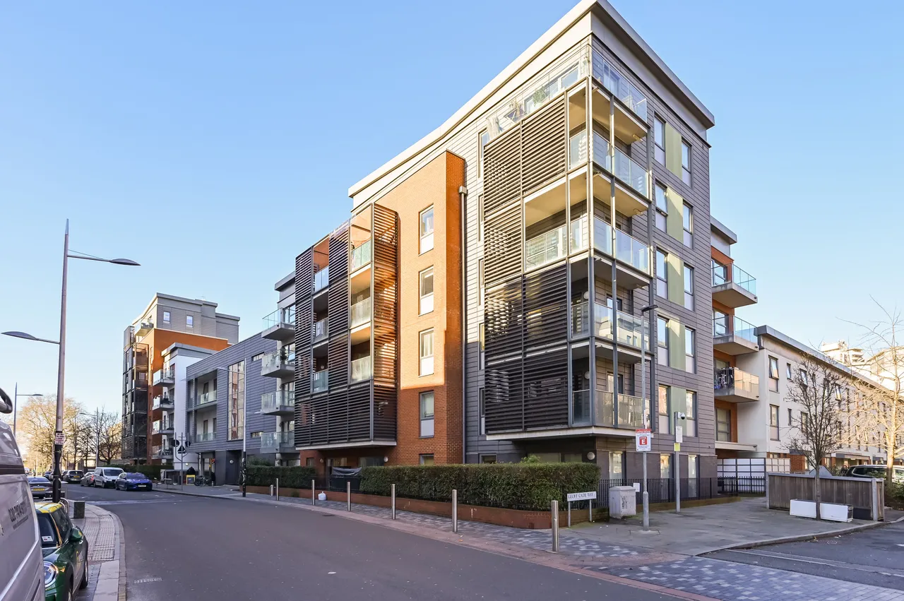 Flat 4, Thorn Apartments, 5 Geoff Cade Way, London, photo 5
