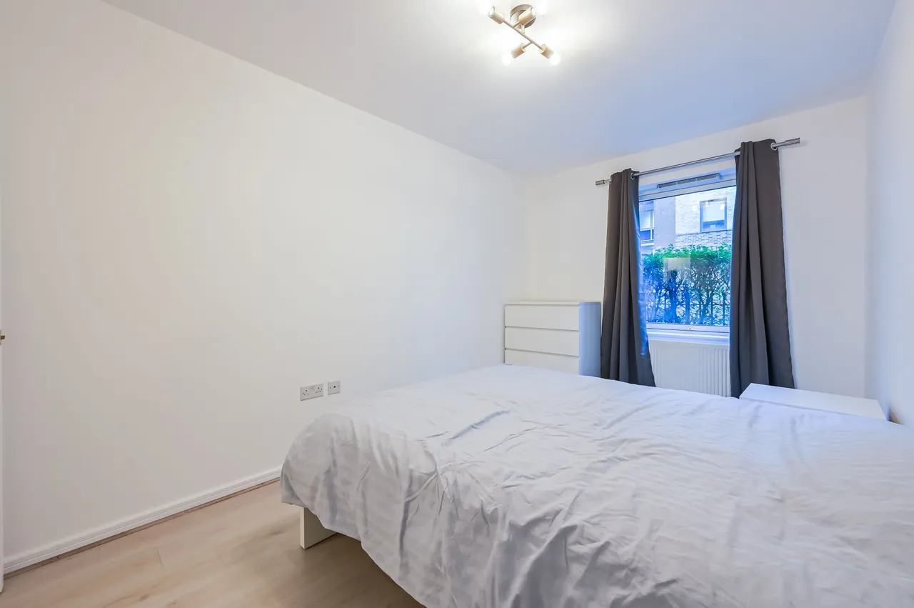 Flat 4, Thorn Apartments, 5 Geoff Cade Way, London, photo 6