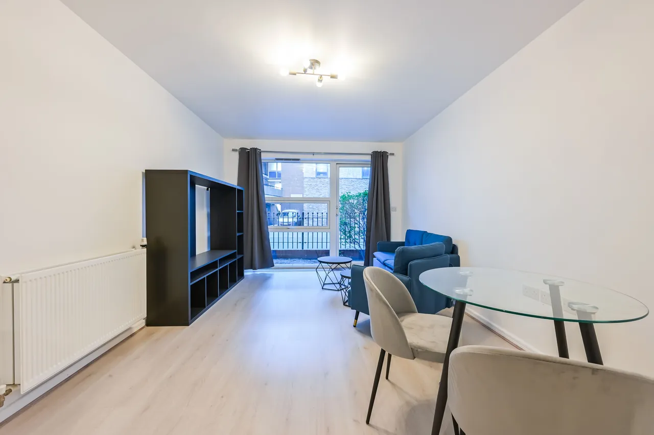 Flat 4, Thorn Apartments, 5 Geoff Cade Way, London, photo 9