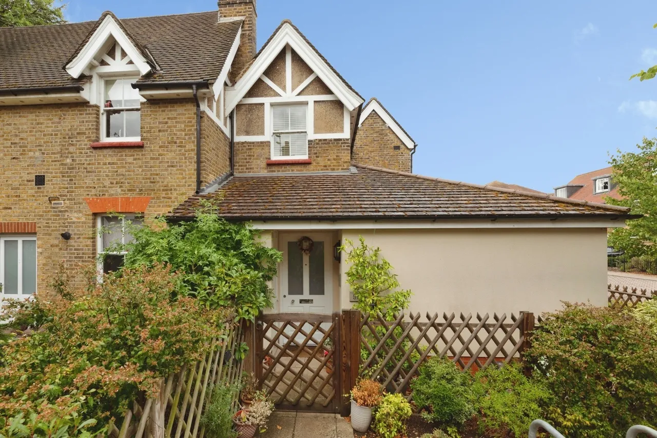 Thomas Barnardo Way, Barkingside, Ilford, IG6, photo 16
