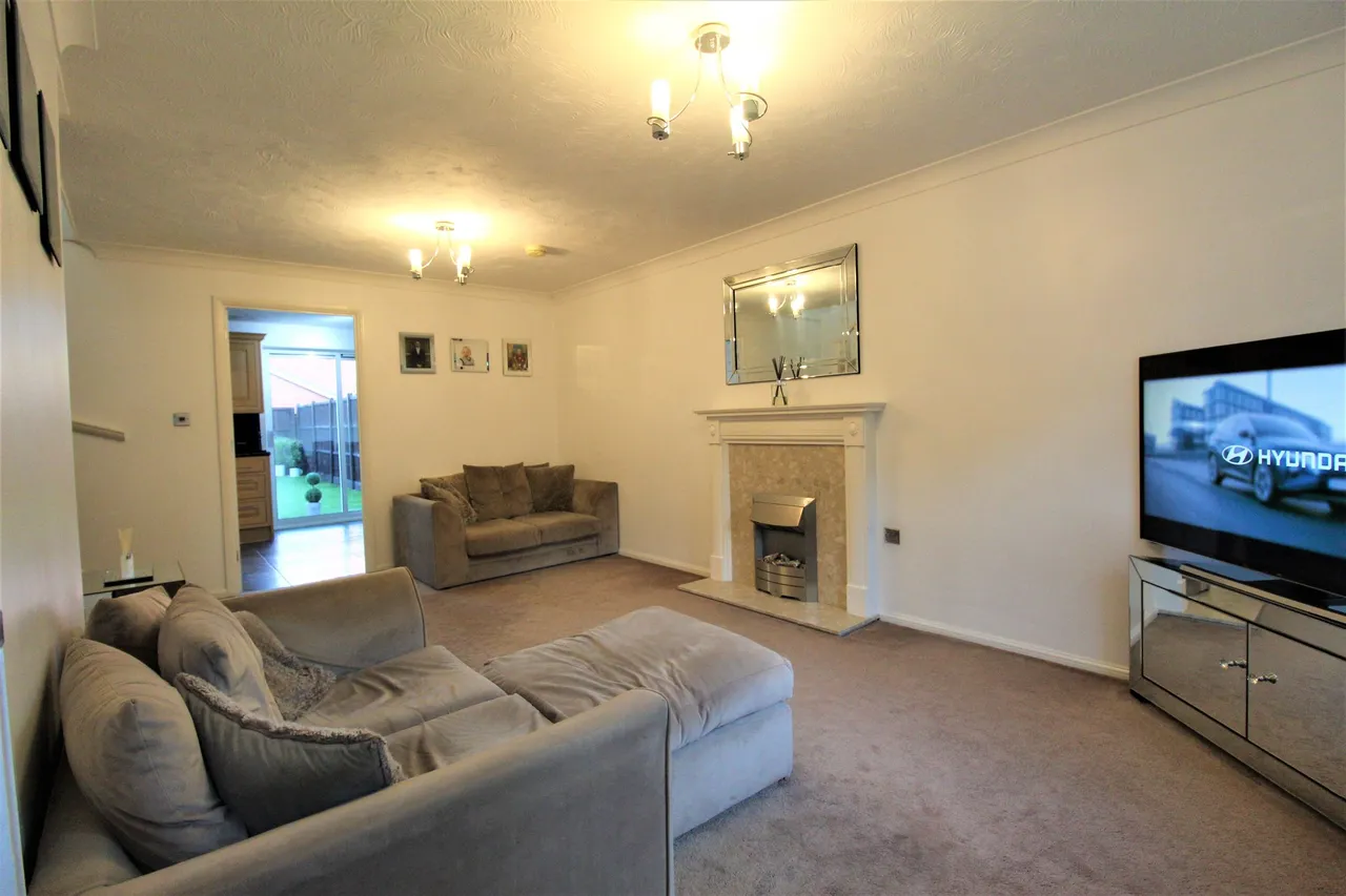Hedingham Road, Grays, Essex, RM16 6BH, photo 2