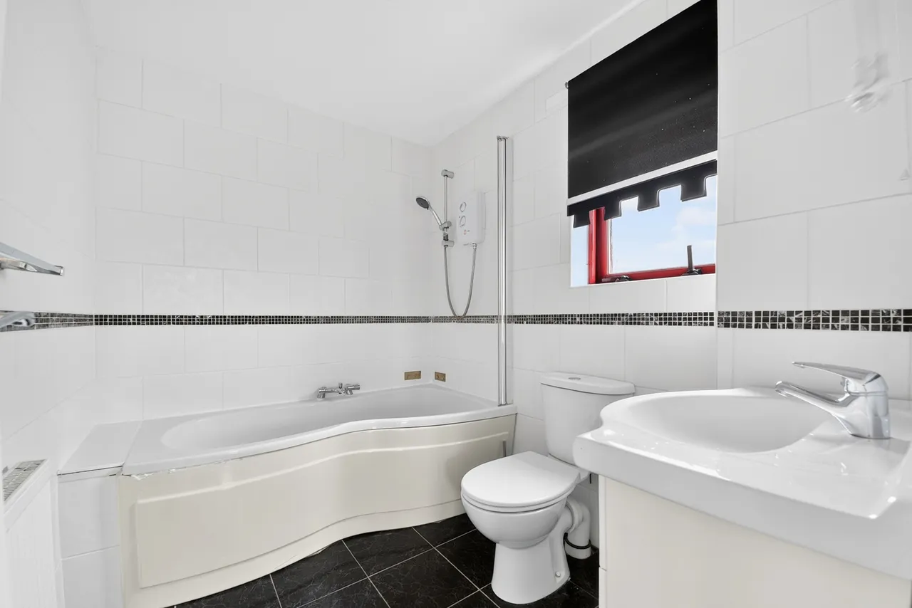 Ballantrae Crescent, Newton Mearns, Glasgow, East Renfrewshire, G77, photo 11