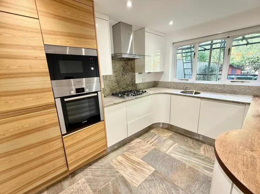 Waveney Drive, Wilmslow, photo 2