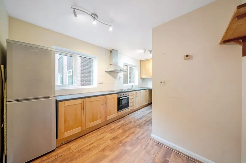 Harestone Valley Road, Flat 1 Orchard Court 82 Harestone Valley Road Caterham Surrey Caterham, Caterham, Surrey, CR36HE, photo 7