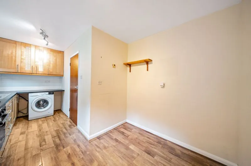 Harestone Valley Road, Flat 1 Orchard Court 82 Harestone Valley Road Caterham Surrey Caterham, Caterham, Surrey, CR36HE, photo 9