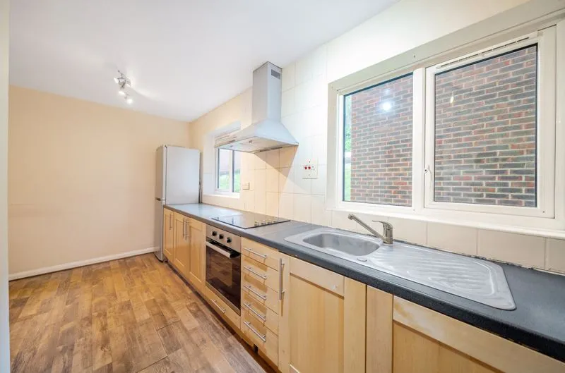Harestone Valley Road, Flat 1 Orchard Court 82 Harestone Valley Road Caterham Surrey Caterham, Caterham, Surrey, CR36HE, photo 5