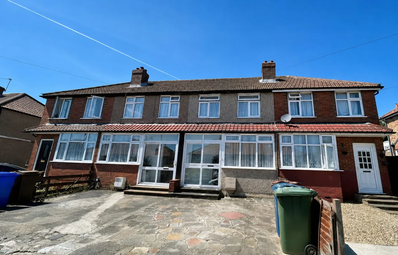 2 bed house for sale, Tenby Road, Edgware, HA8