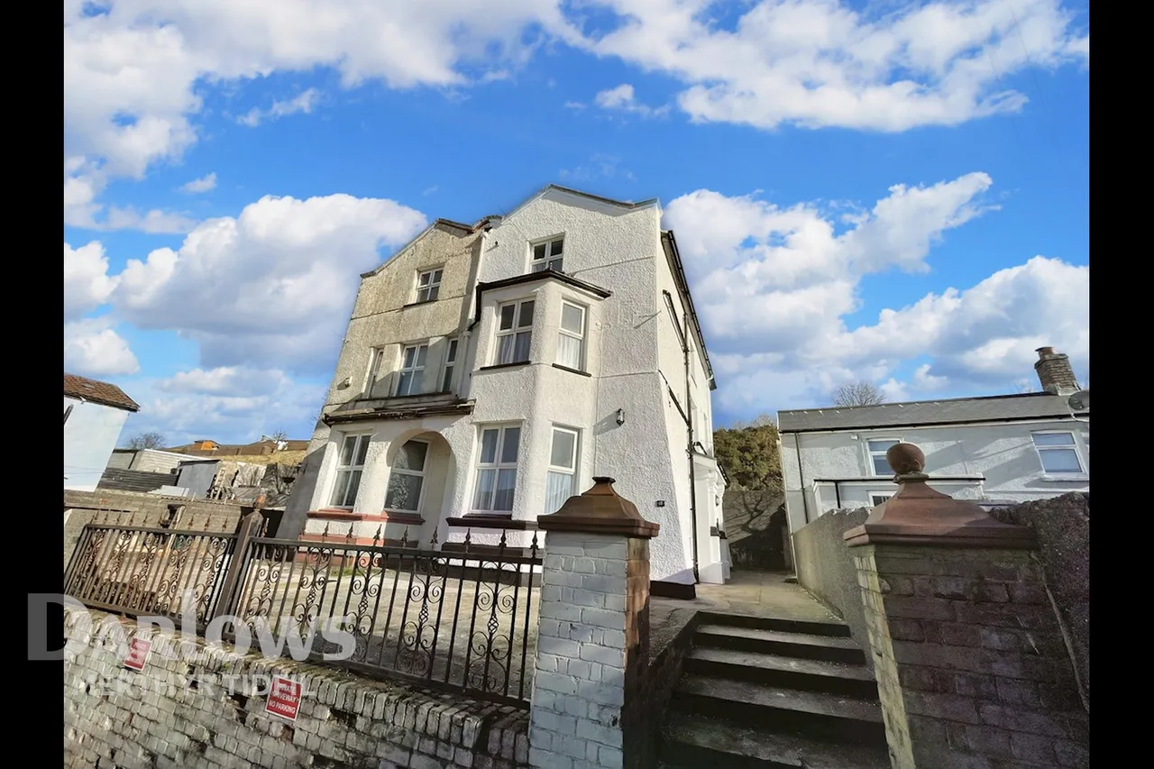 5 bed house for sale, High Street, Tredegar