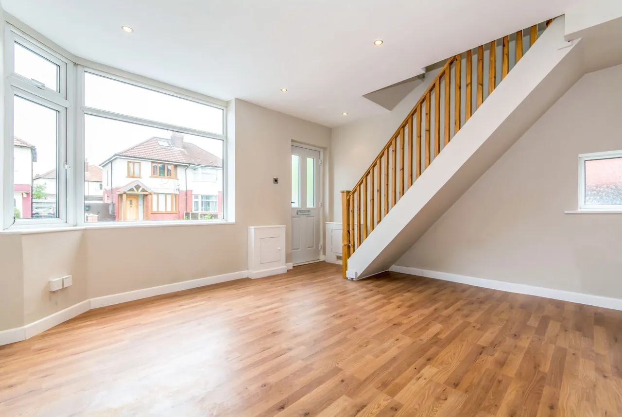 Sandileigh Avenue, Brinnington, SK5, photo 2